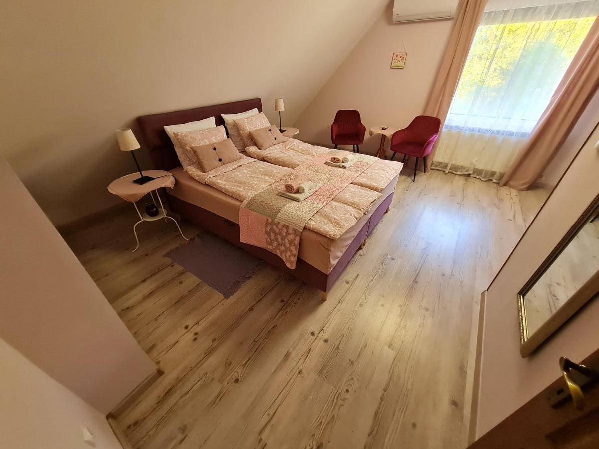 Apartments For Rent Near Budapest Etyek Esterno foto